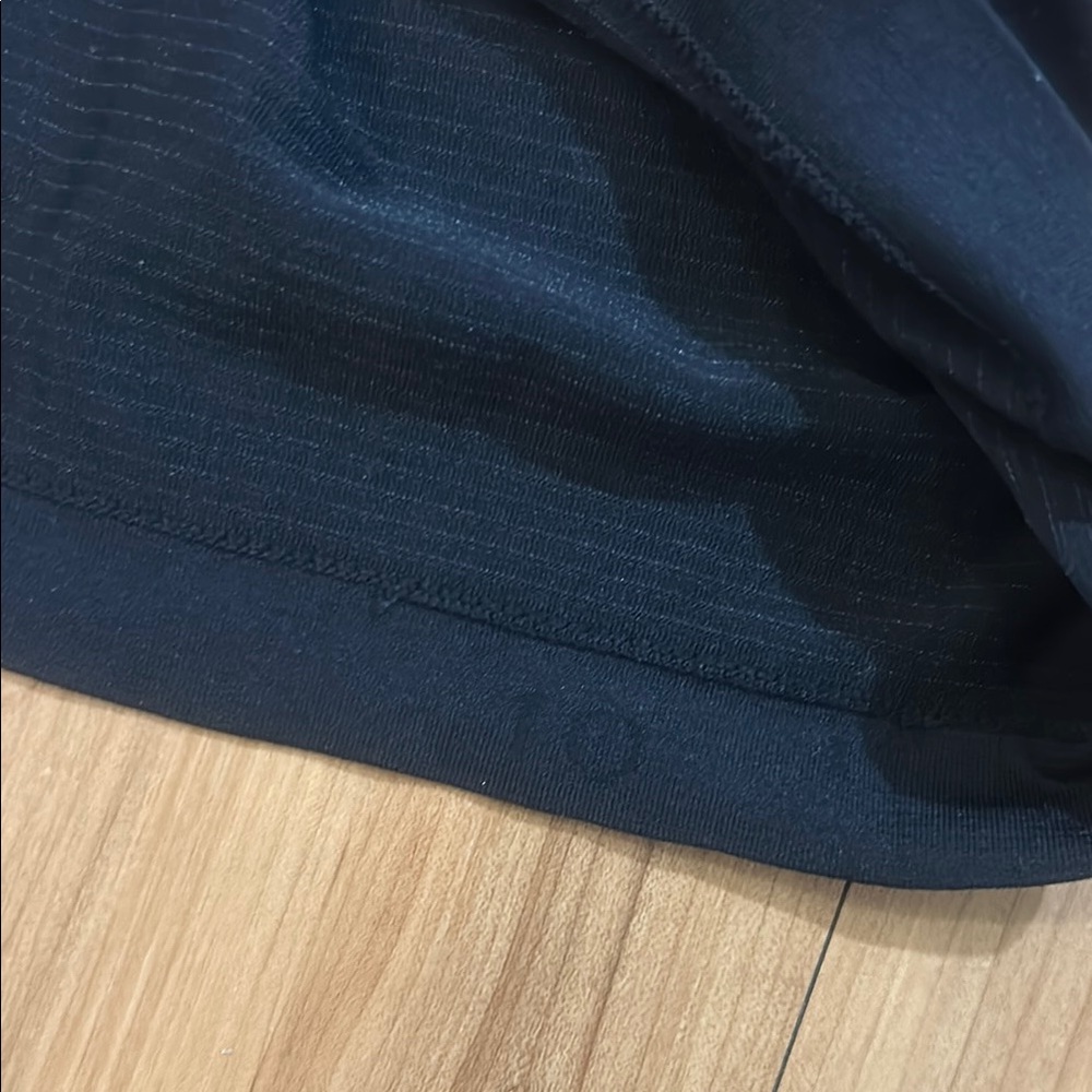 Women’s Lululemon Athletica Black lightweight Swift Short Sleeve shirt Size 10 - Picture 6 of 6